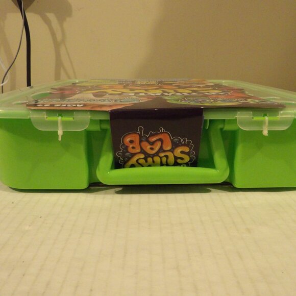 + Ultimate Slimy Lab Make 20 Slime Creations, Including Slimygloop Squoosh-o's - Picture 3 of 6